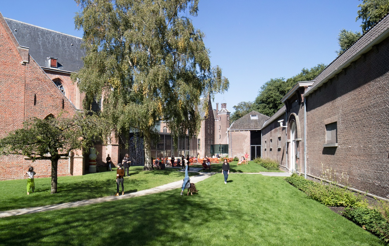 foto van de tuin van het centraal museum